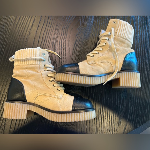 Chanel 20B Beige Black Quilted CC Platform Combat Lace Up Ankle Short Boot - Picture 3 of 8